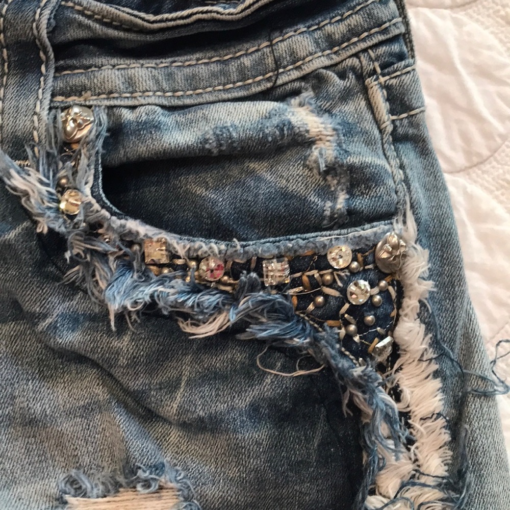 {Miss Me} Destroyed Light Wash Denim Shorts 27 - Picture 3 of 8